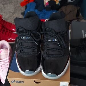 Jordan 11 Low Black Sneakers Sleek Design Comfortable Fit